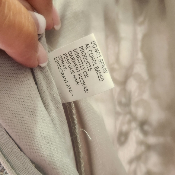 Mac Duggal BELL SLEEVE FLORAL EMBELLISHED GOWN **NOT SAMPLE - Picture 4 of 11